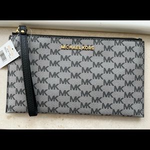 Michael Kors Jet Set zippered clutch
with wristlet. BRAND NEW.